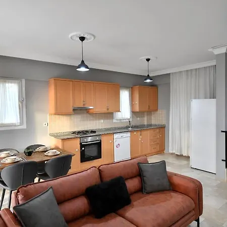 Oeluedeniz'de 3+1 Muestakil Φετιγιέ